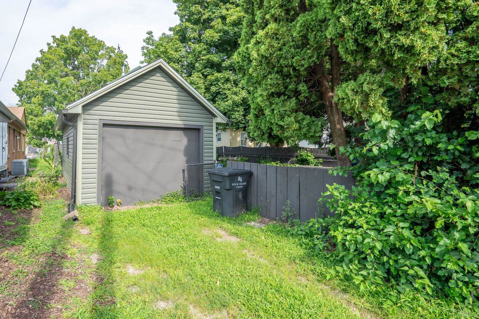 1721 28th Street Rock Island, IL 61201 - Photo 4 of 27 a view of a backyard