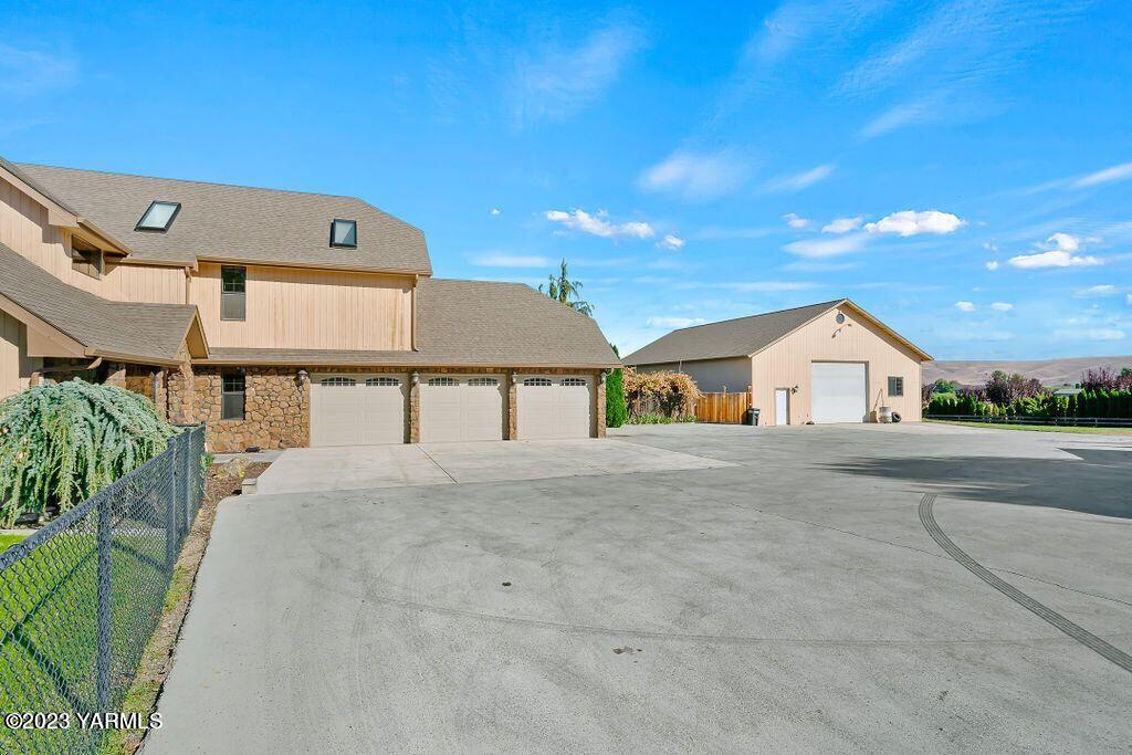 1703 Stein Road Yakima, WA 98908 - Photo 2 of 41 a view of a house with a street