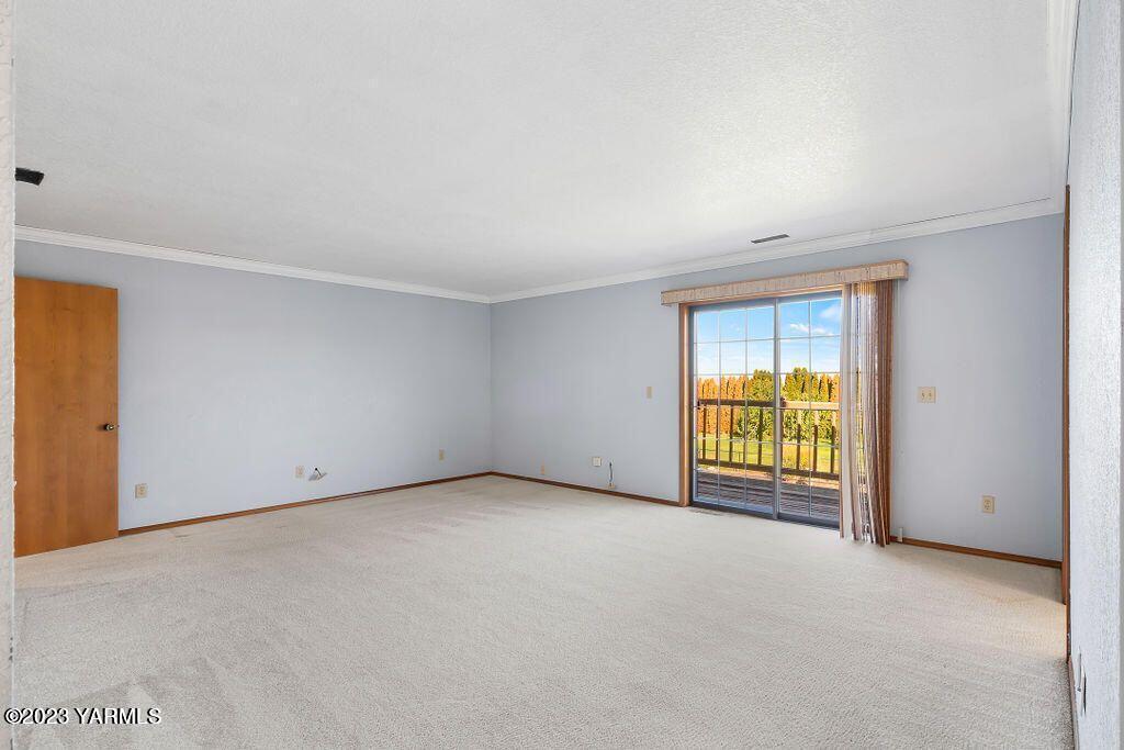 1703 Stein Road Yakima, WA 98908 - Photo 22 of 41 an empty room with a window