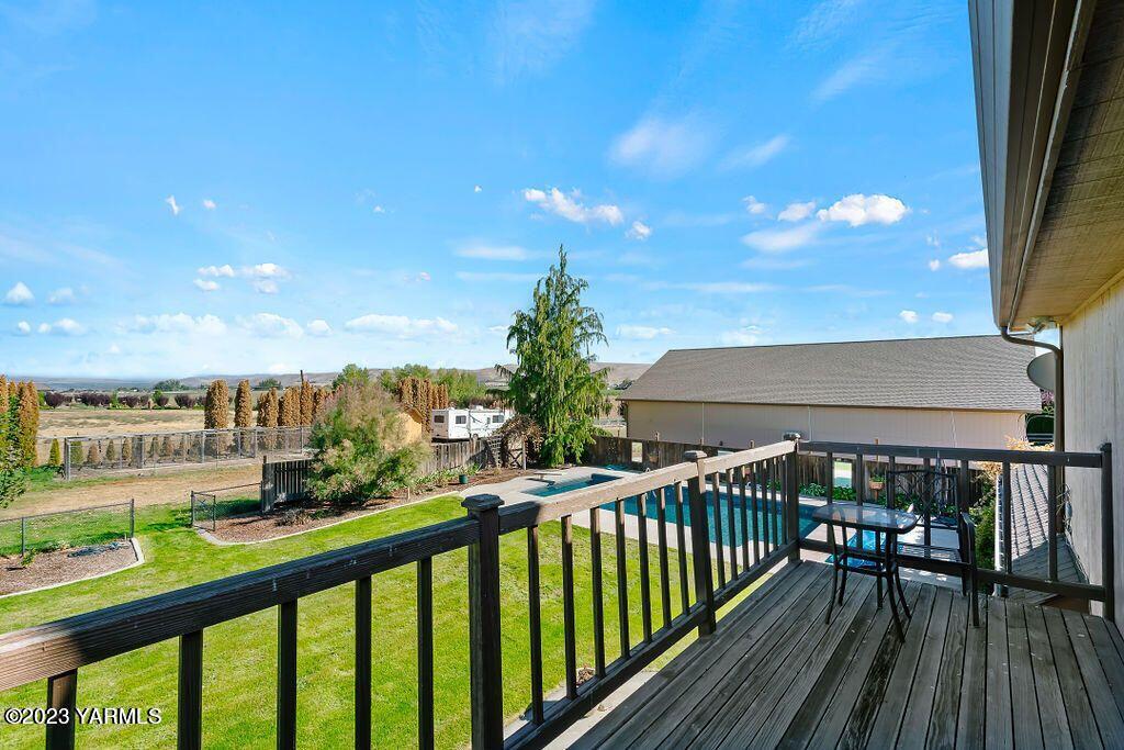 1703 Stein Road Yakima, WA 98908 - Photo 23 of 41 a view of city from a balcony