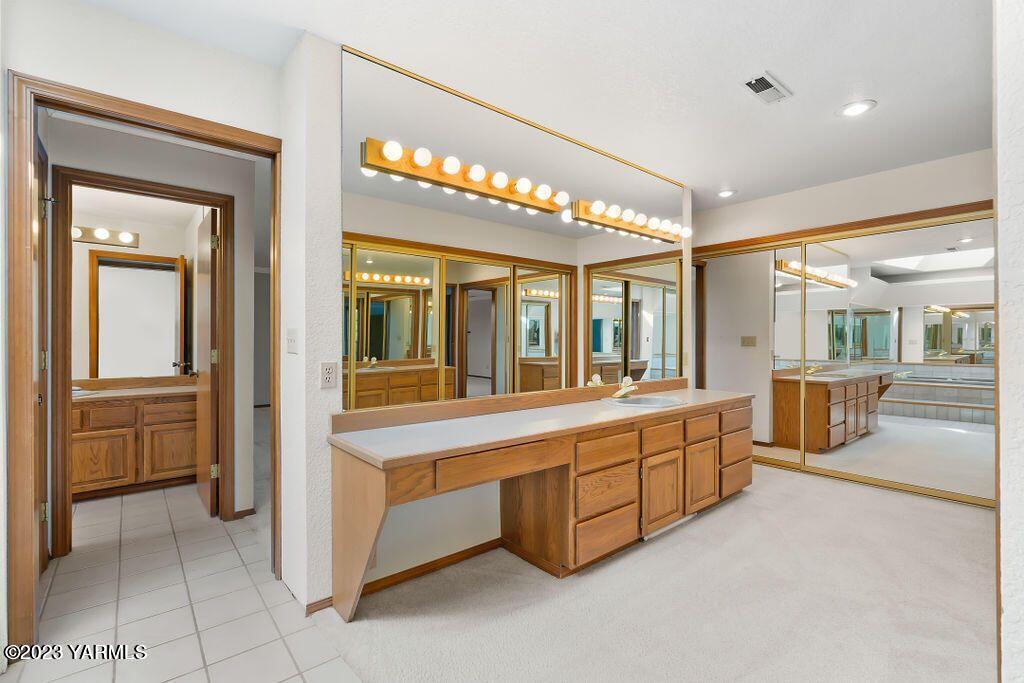 1703 Stein Road Yakima, WA 98908 - Photo 25 of 41 a large white bathroom with a large tub and sink