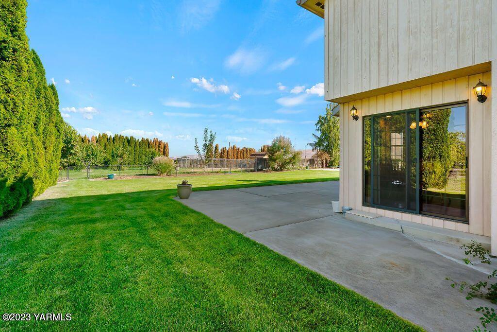 1703 Stein Road Yakima, WA 98908 - Photo 31 of 41 a view of a park with welcome board