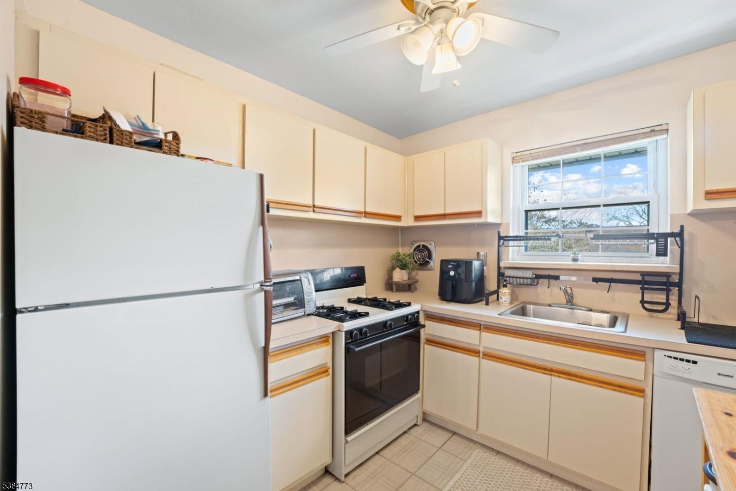 320 South Street, Unit F Morristown, NJ 07960 - Photo 9 of 15