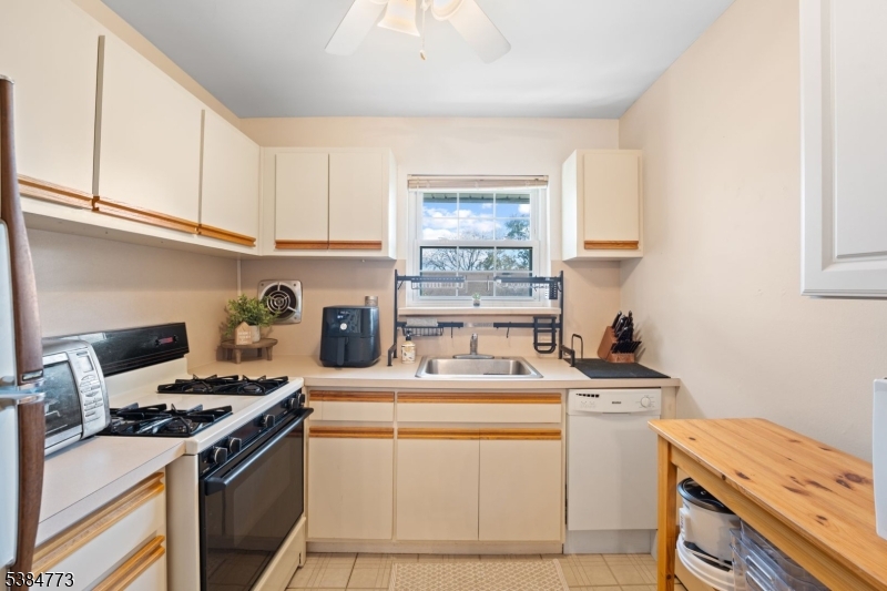 320 South Street, Unit F Morristown, NJ 07960 - Photo 10 of 15