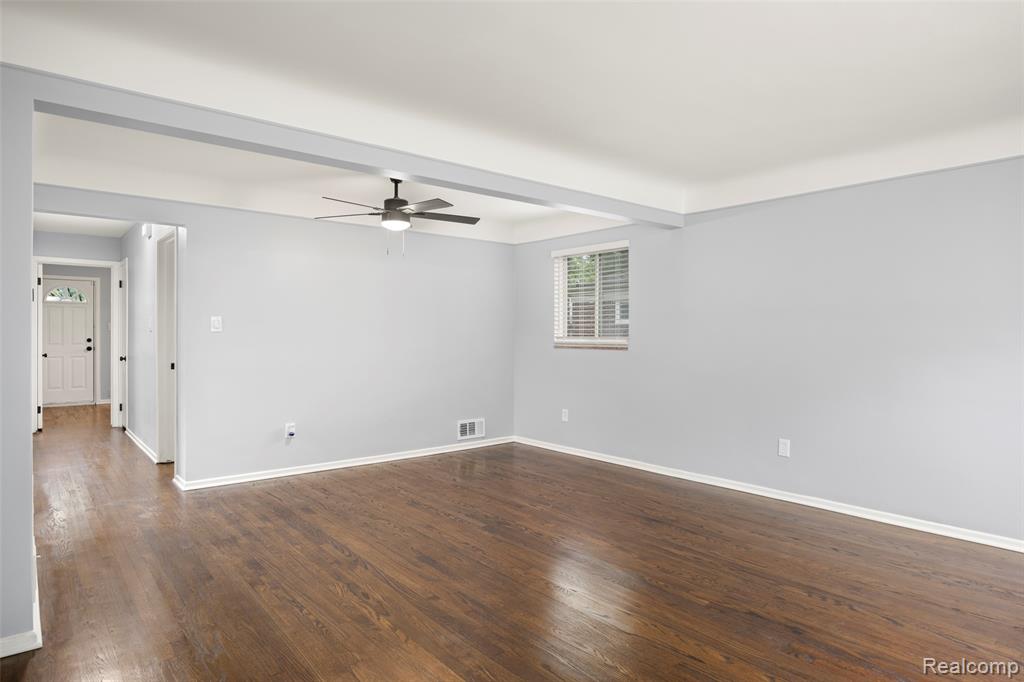 24270 Scotia Road Oak Park, MI 48237 - Photo 6 of 22