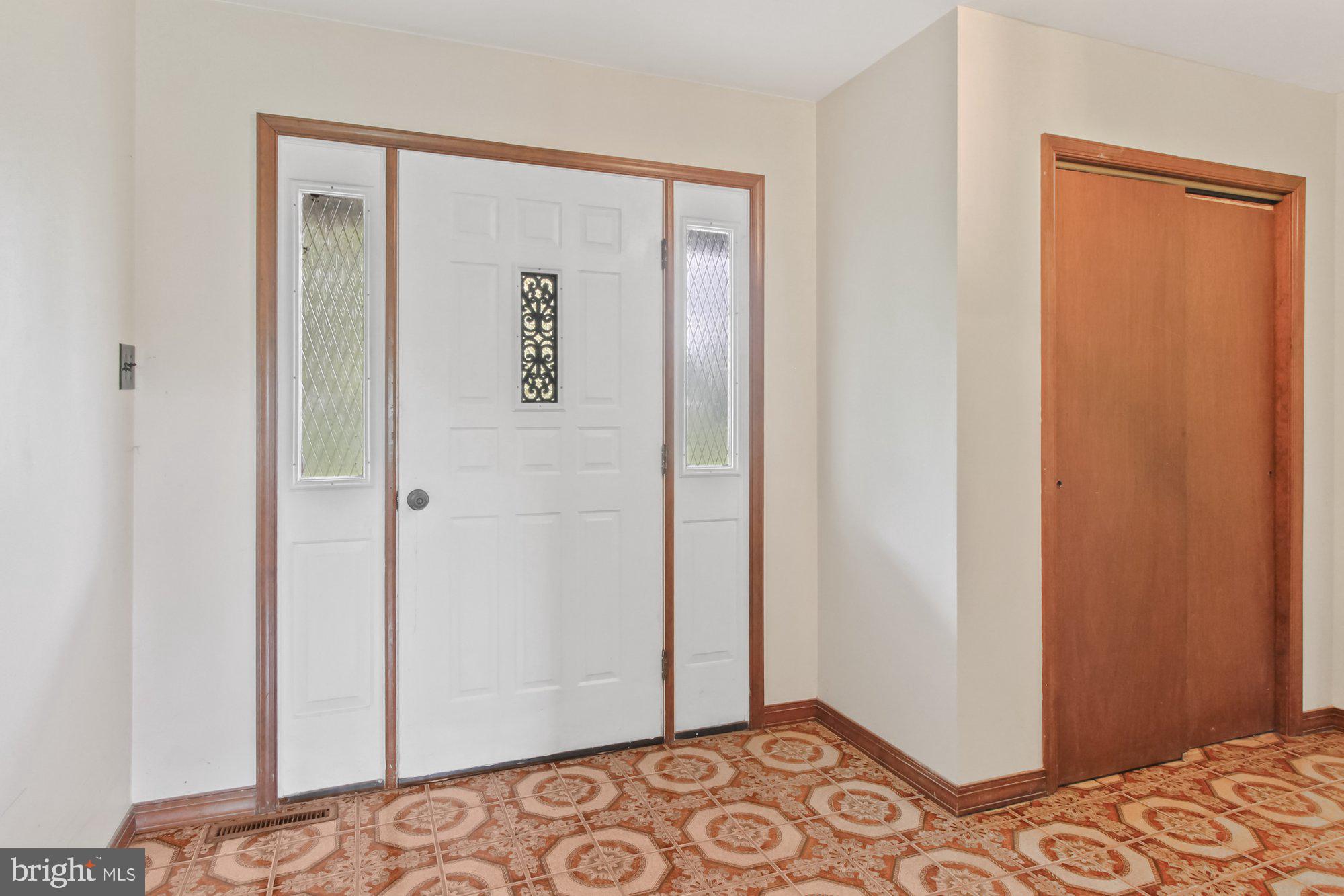 1114 Bucks Road Perkasie, PA 18944 - Photo 3 of 38 Foyer