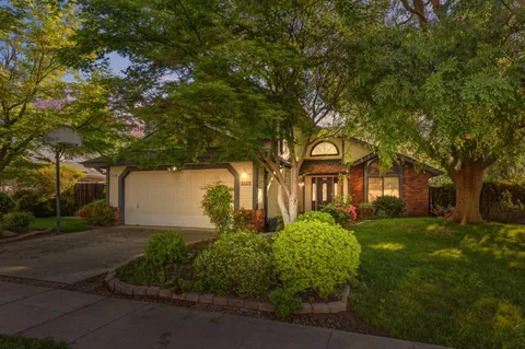 $484,999 | 6424 North Vagedes Avenue, Fresno, CA 93711