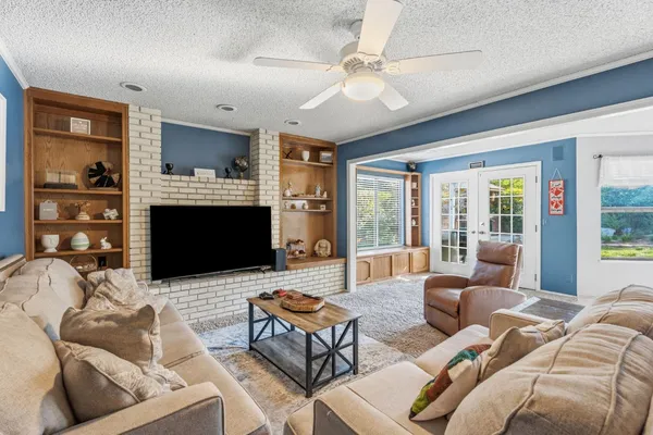 $484,999 | 6424 North Vagedes Avenue, Fresno, CA 93711