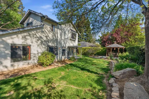 $484,999 | 6424 North Vagedes Avenue, Fresno, CA 93711