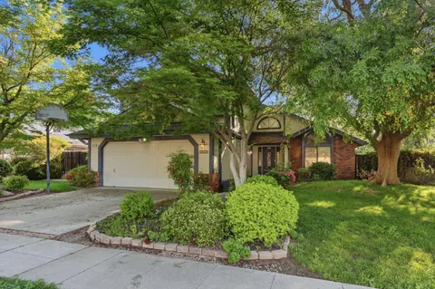$484,999 | 6424 North Vagedes Avenue, Fresno, CA 93711
