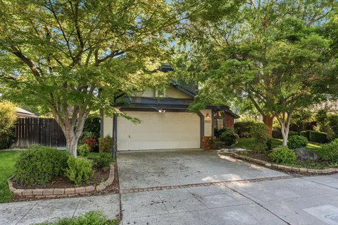 $484,999 | 6424 North Vagedes Avenue, Fresno, CA 93711