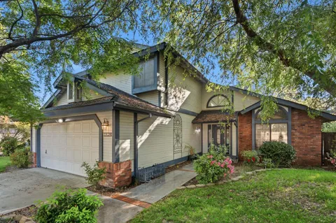 $484,999 | 6424 North Vagedes Avenue, Fresno, CA 93711