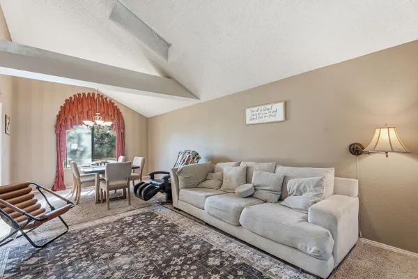 $484,999 | 6424 North Vagedes Avenue, Fresno, CA 93711
