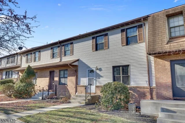 $349,000 | 177 Cynthia Drive, Hackettstown, NJ 07840