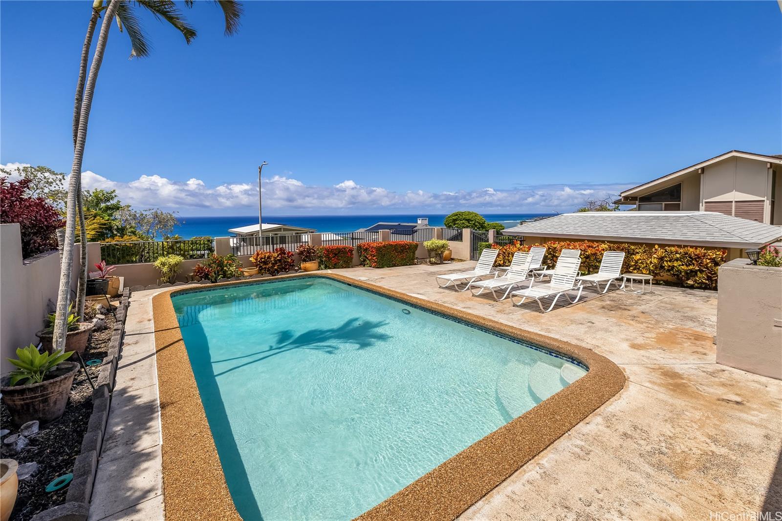 1410 Ehupua Street Honolulu, HI 96821 - Photo 3 of 25