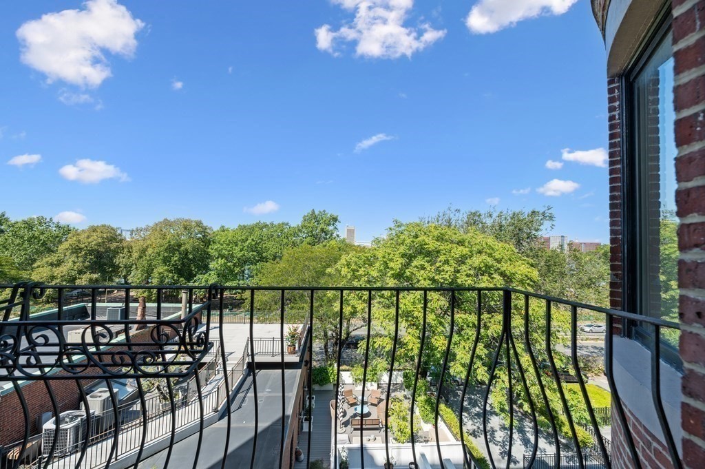 412 Beacon Street, Unit 6 Boston, MA 02115 - Photo 5 of 16 a view of a balcony
