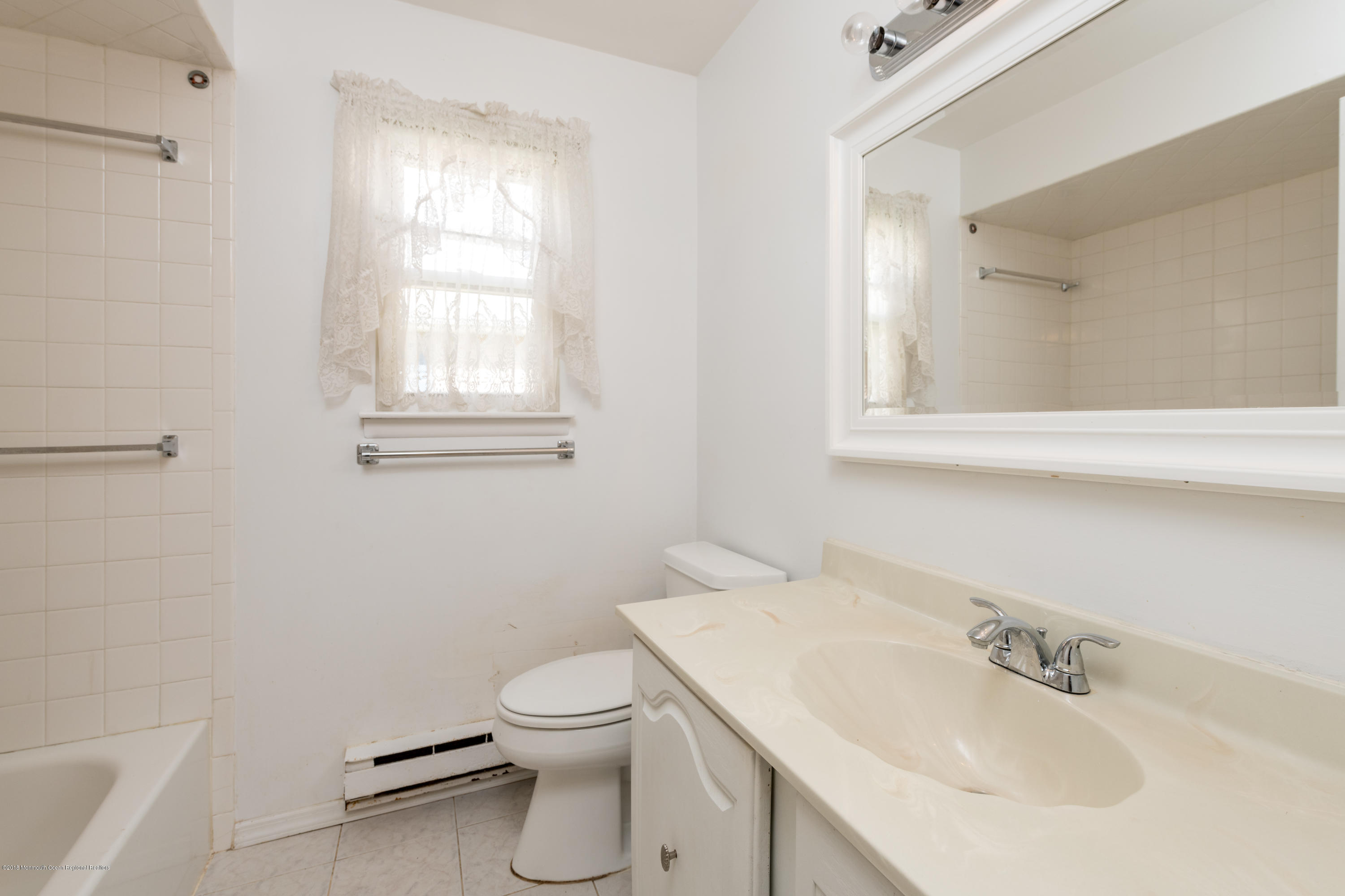 33 Blue Ridge Drive Brick, NJ 08724 - Photo 19 of 32 Full Main Bath