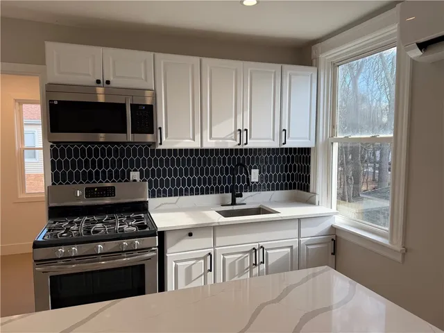 $2,100 | 52 Southern Street, Unit 2, Cranston, RI 02920