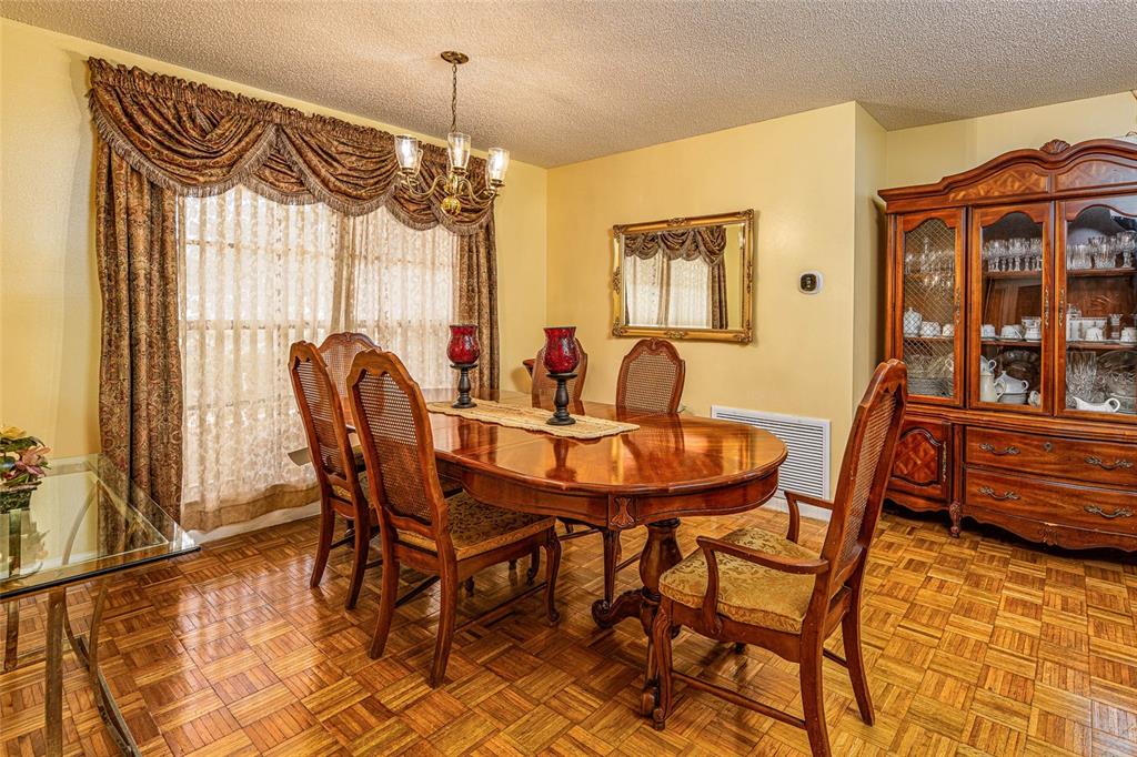 2903 Silver Ridge Drive Orlando, FL 32818 - Photo 11 of 27 a dining room with furniture and window