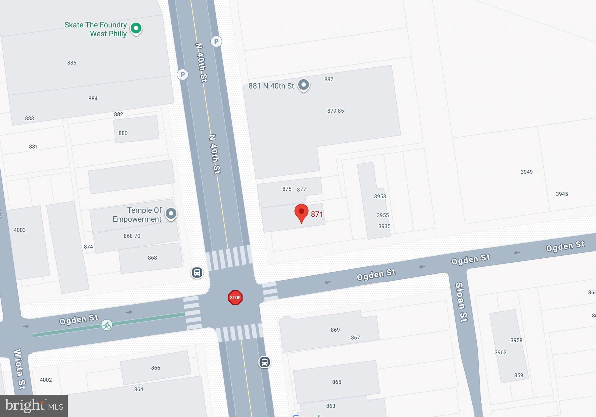 871 North 40th Street Philadelphia, PA 19104 - Photo 5 of 6 a bathroom with a bathtub a sink and a mirror