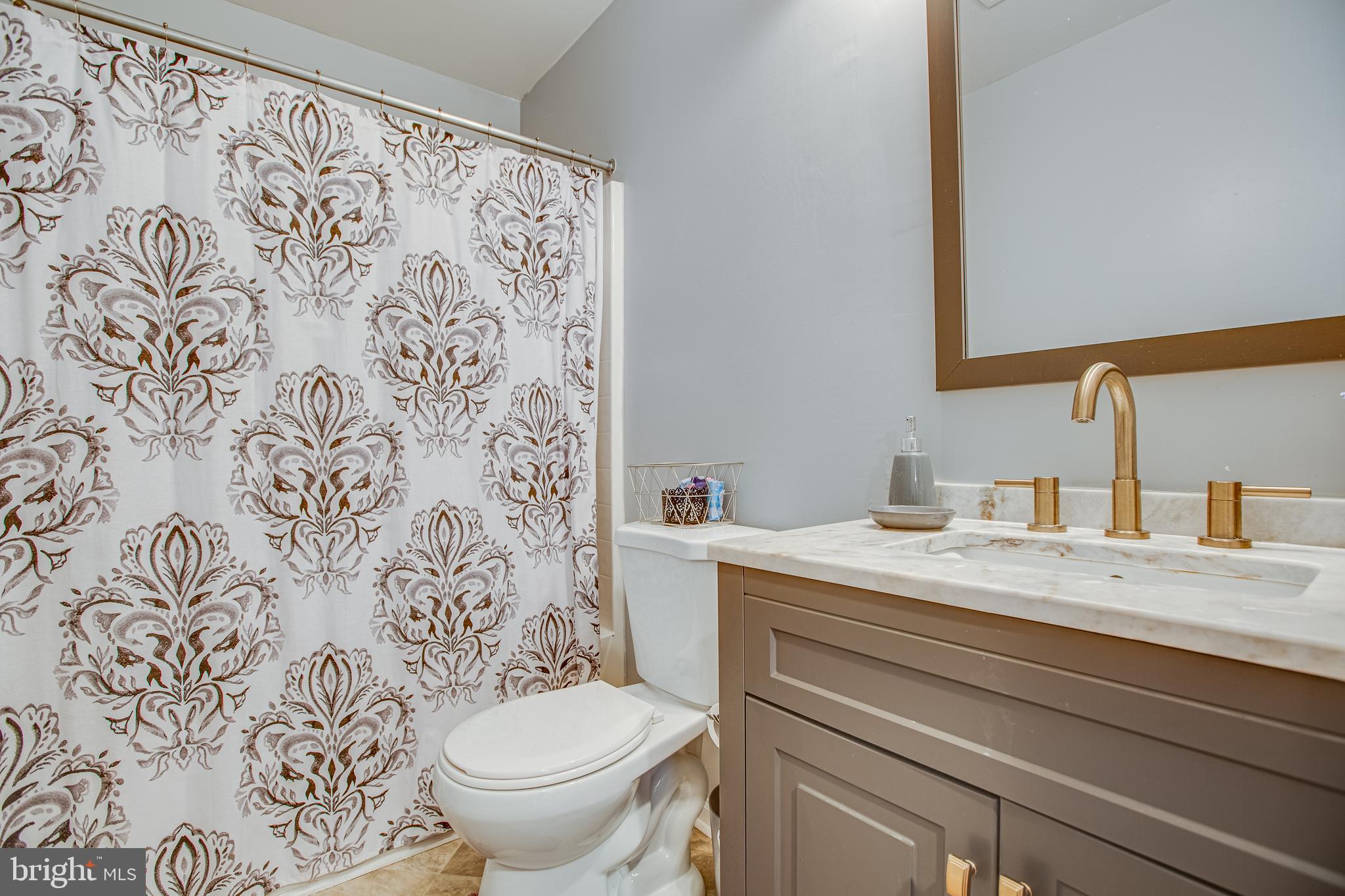 12 Johnson Drive Ruther Glen, VA 22546 - Photo 16 of 33 Updated bathroom with shower/tub.