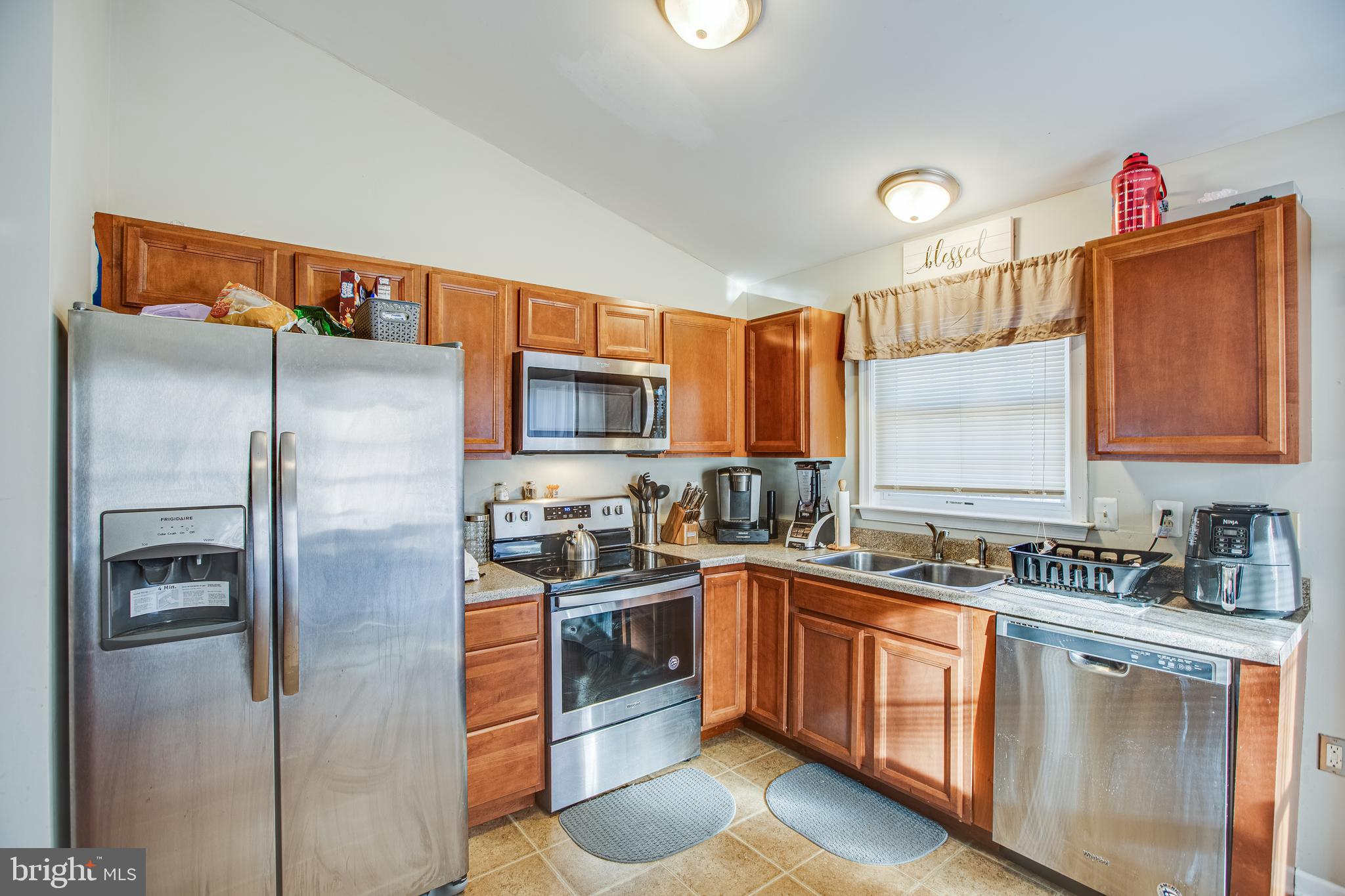 12 Johnson Drive Ruther Glen, VA 22546 - Photo 7 of 33 Kitchen with stainless steel appliances.