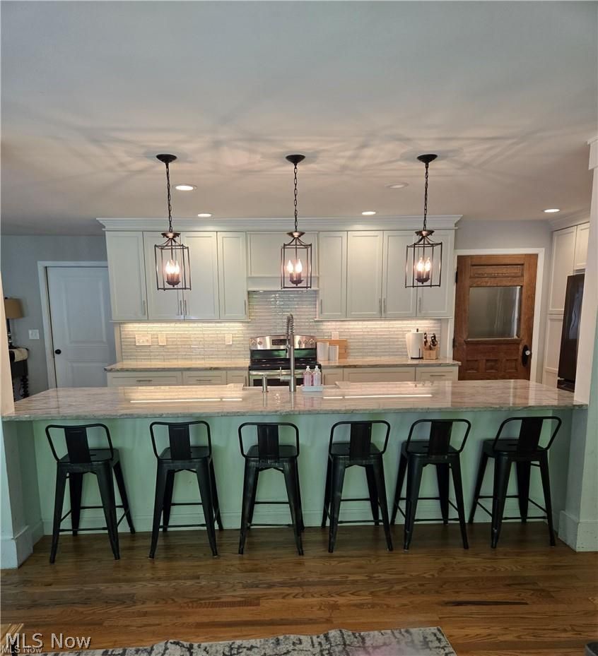 13725 Rockhaven Road Newbury, OH 44065 - Photo 10 of 31 Massive granite island snack bar