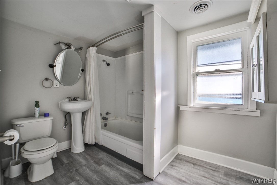 192 Bird Avenue Buffalo, NY 14213 - Photo 36 of 43 Upper Bathroom