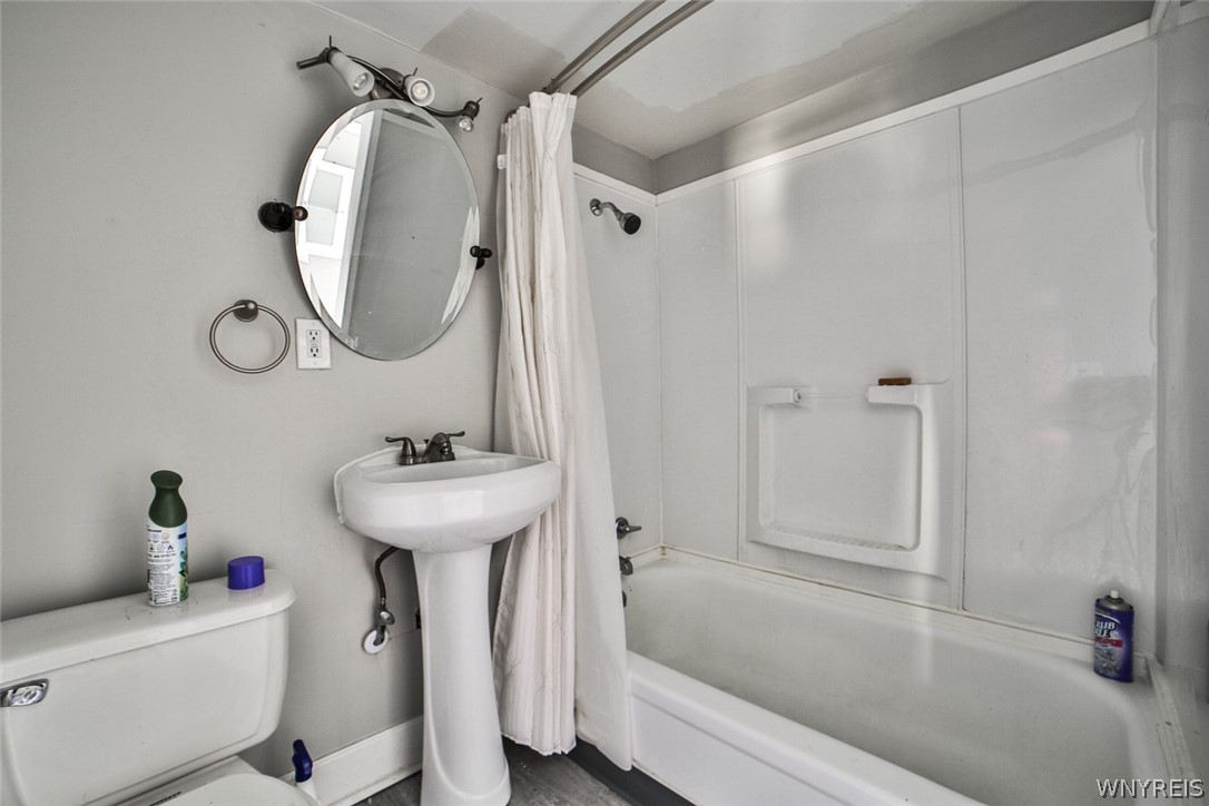 192 Bird Avenue Buffalo, NY 14213 - Photo 37 of 43 Upper Bathroom