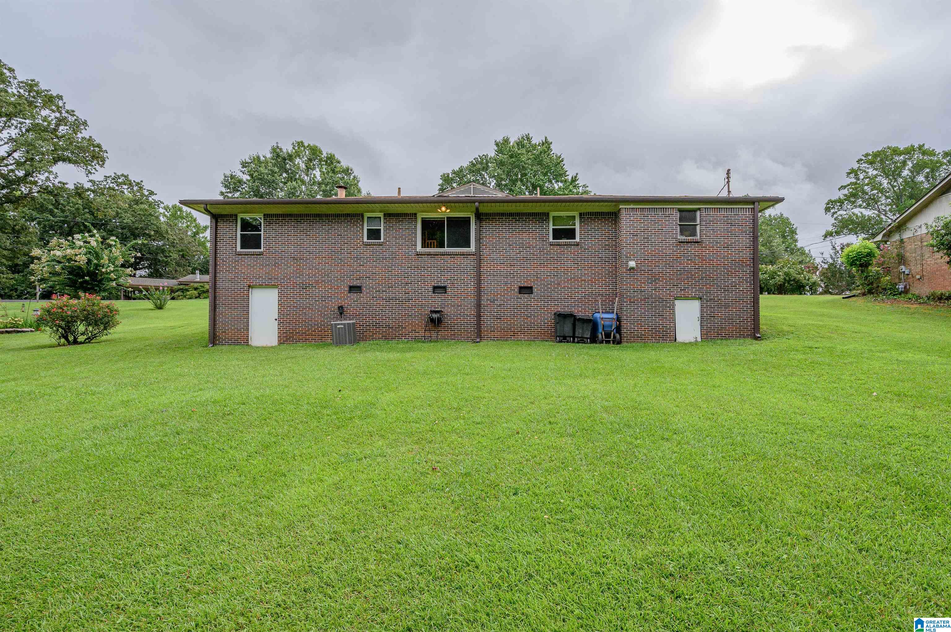 221 Porter Crest Road Graysville, AL 35073 - Photo 9 of 32