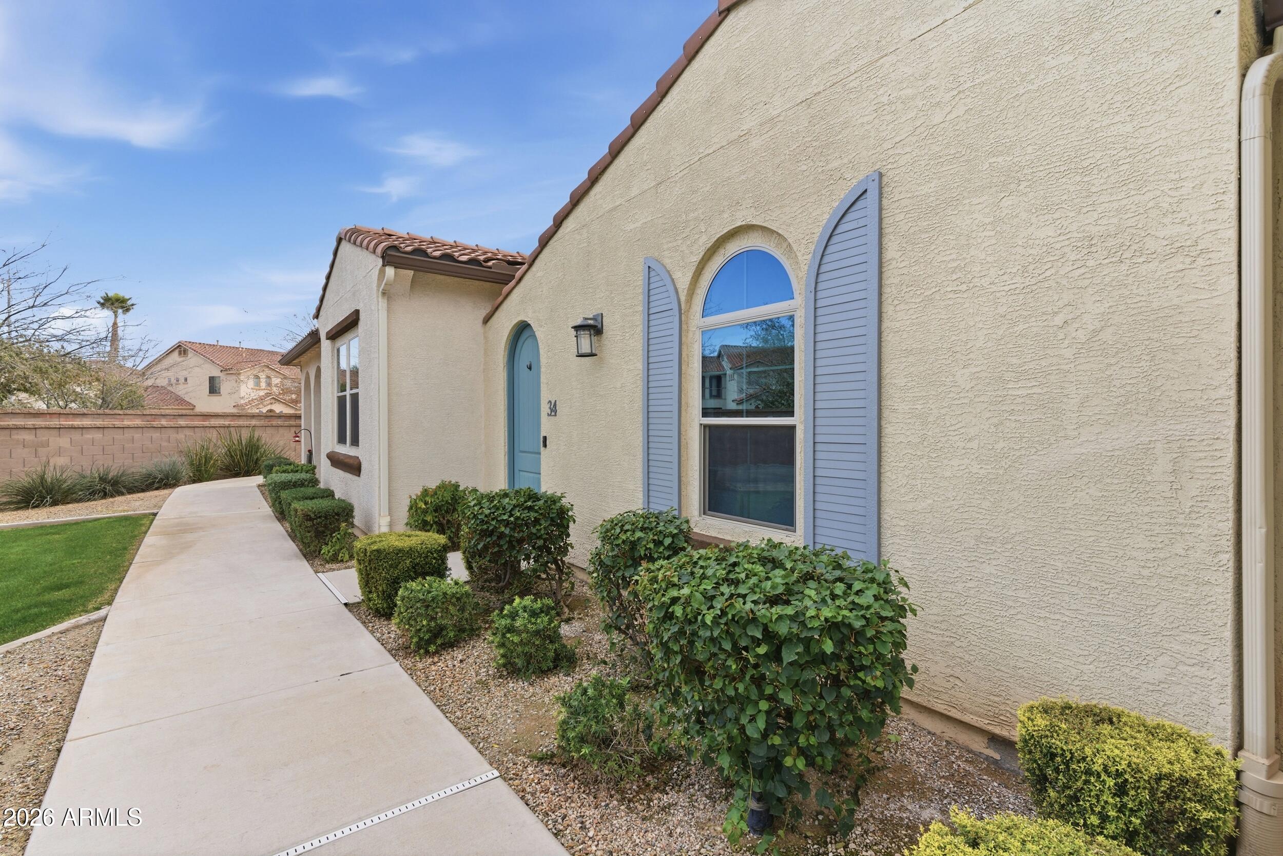 3855 South McQueen Road, Unit 34 Chandler, AZ 85286 - Photo 4 of 48 a view of a back yard of the house