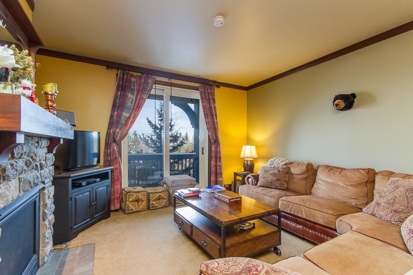 43 Middle Ridge Road, Unit 212 South Londonderry, VT 05155 - Photo 3 of 11