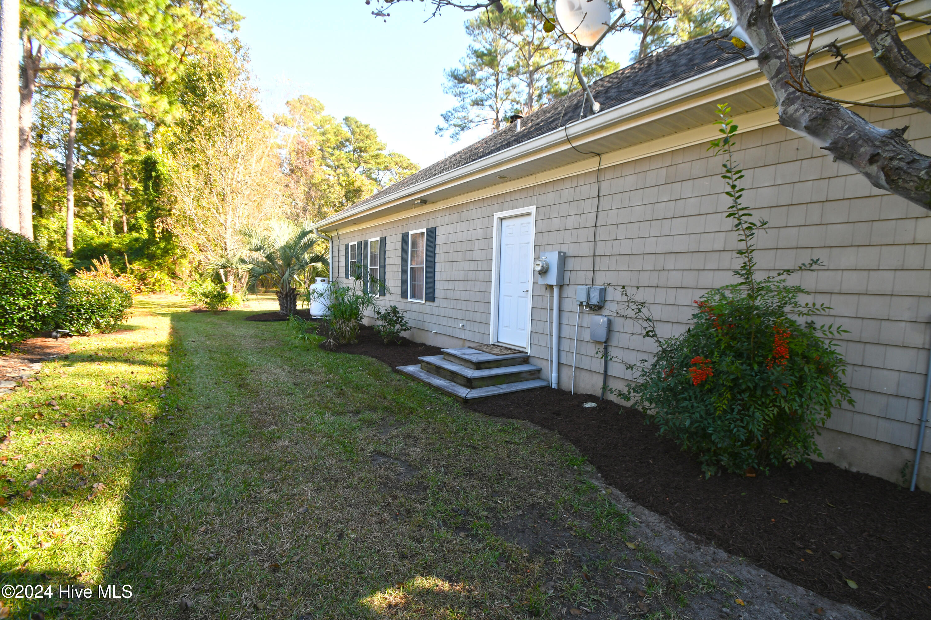 156 Calabash Road Northwest Calabash, NC 28467 - Photo 35 of 37 Garage door entry