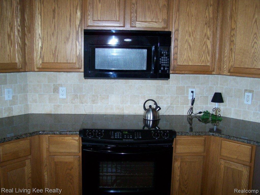 1889 Dunham Drive Rochester, MI 48306 - Photo 11 of 25 012.jpg