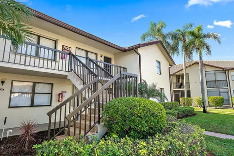 $140,000 | 7633 Tahiti Lane, Unit 204, Lake Worth, FL 33467