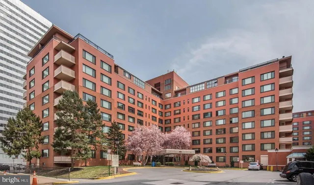 $2,000 | 1021 Arlington Boulevard, Unit 928, Arlington, VA 22209
