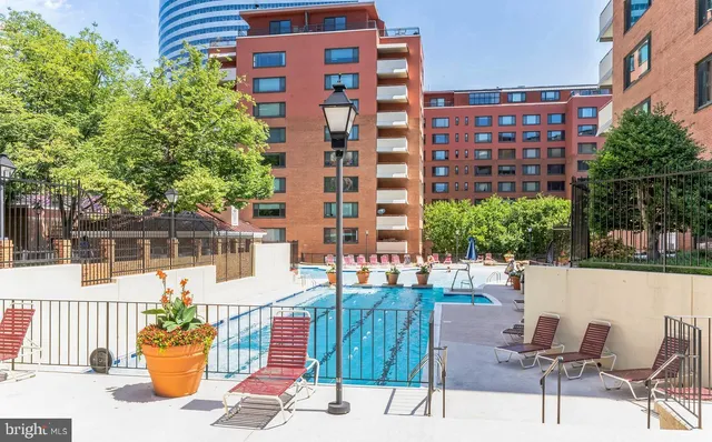 $2,000 | 1021 Arlington Boulevard, Unit 928, Arlington, VA 22209