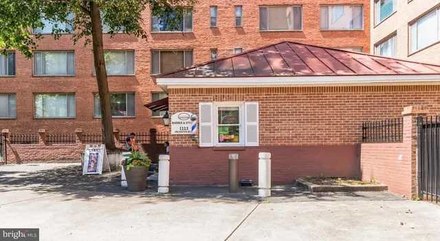 $2,000 | 1021 Arlington Boulevard, Unit 928, Arlington, VA 22209