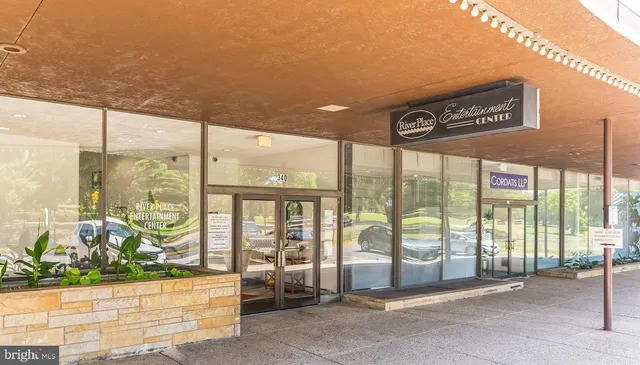 $2,000 | 1021 Arlington Boulevard, Unit 928, Arlington, VA 22209