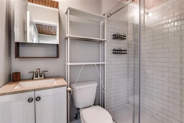 $1,300,000 | 907 East Texas Street, Grapevine, TX 76051