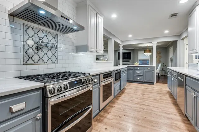 $1,300,000 | 907 East Texas Street, Grapevine, TX 76051