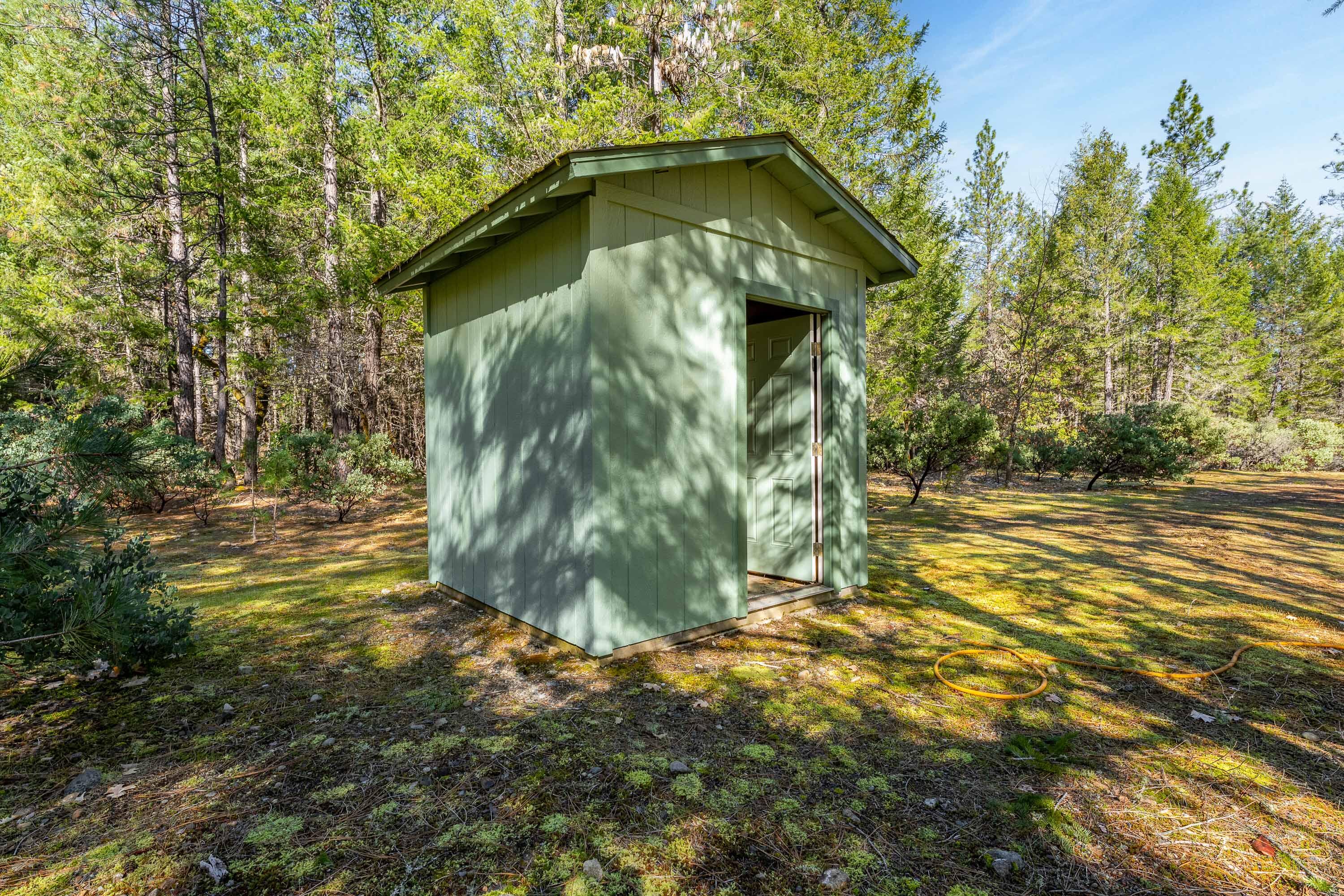 6034 Rockydale Road Cave Junction, OR 97523 - Photo 35 of 42 Well House