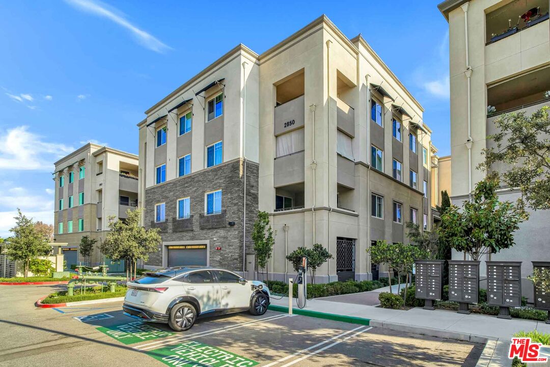 2850 Wagon Wheel Road, Unit 401 Oxnard, CA 93036 - Photo 1 of 31 a building view