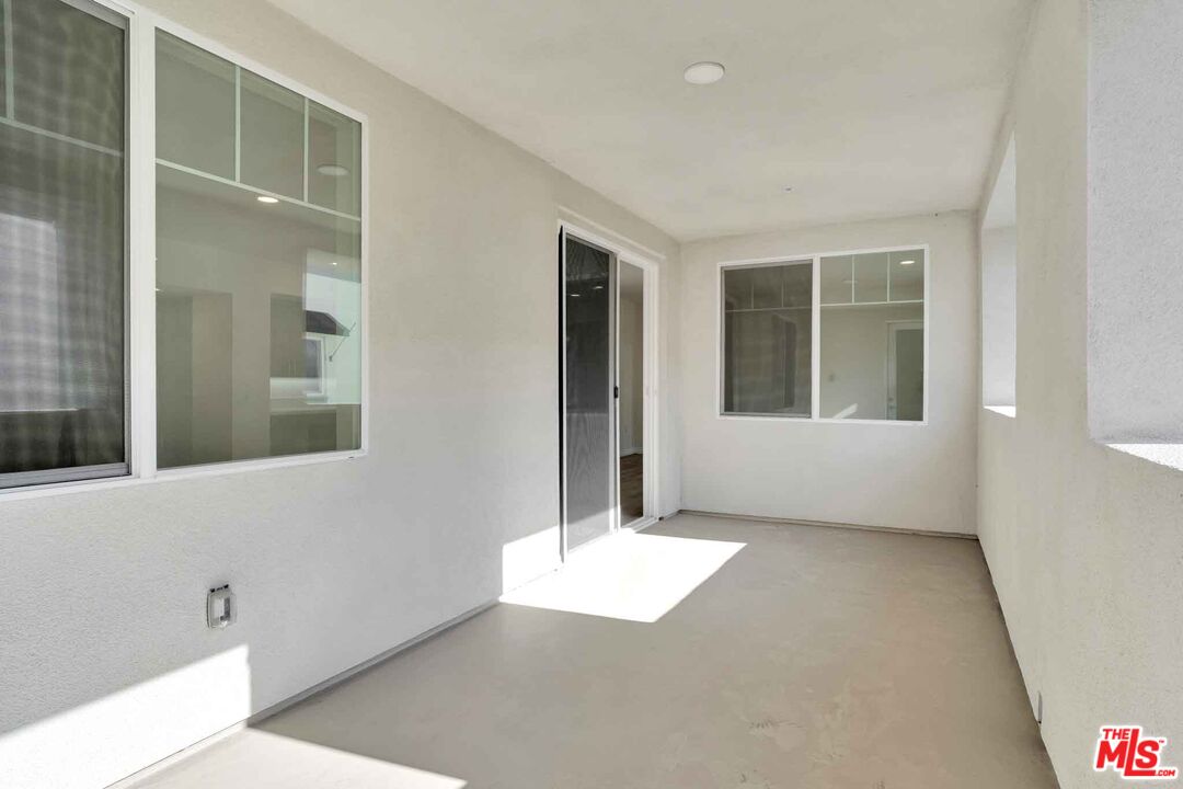 2850 Wagon Wheel Road, Unit 401 Oxnard, CA 93036 - Photo 22 of 31 an empty room with windows
