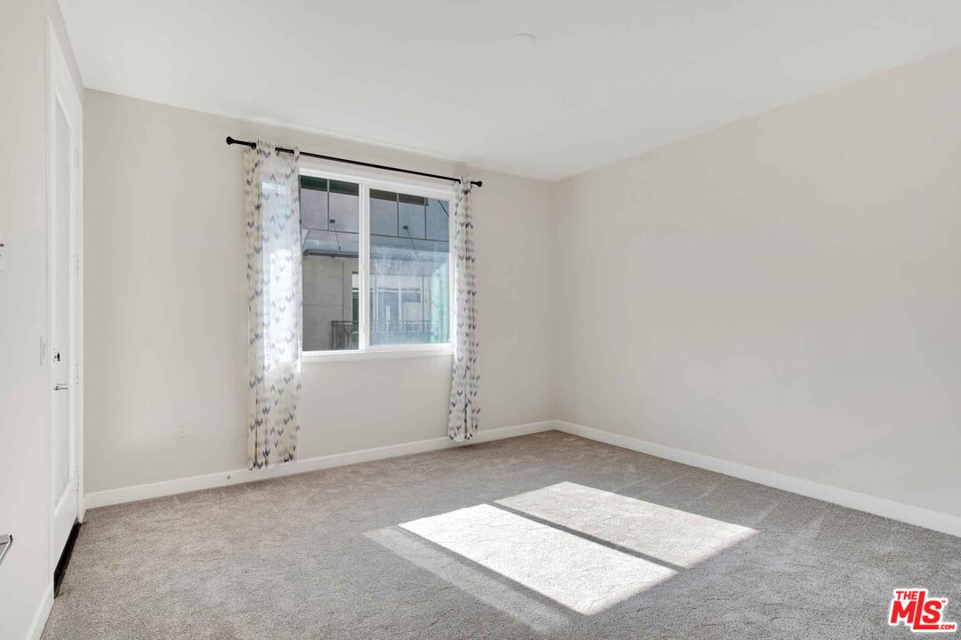 2850 Wagon Wheel Road, Unit 401 Oxnard, CA 93036 - Photo 25 of 31 an empty room with windows