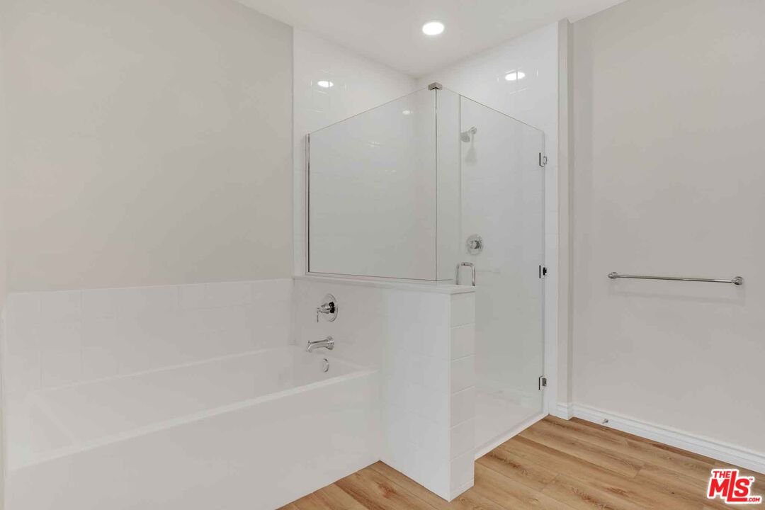 2850 Wagon Wheel Road, Unit 401 Oxnard, CA 93036 - Photo 28 of 31 a bathroom with a bathtub and a shower