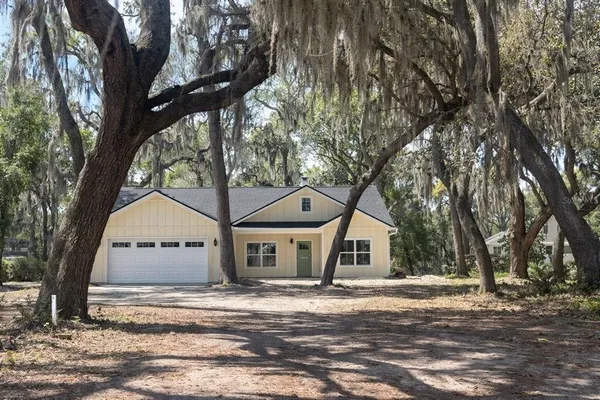 $375,000 | 332 Southeast 3rd Avenue, Melrose, FL 32666