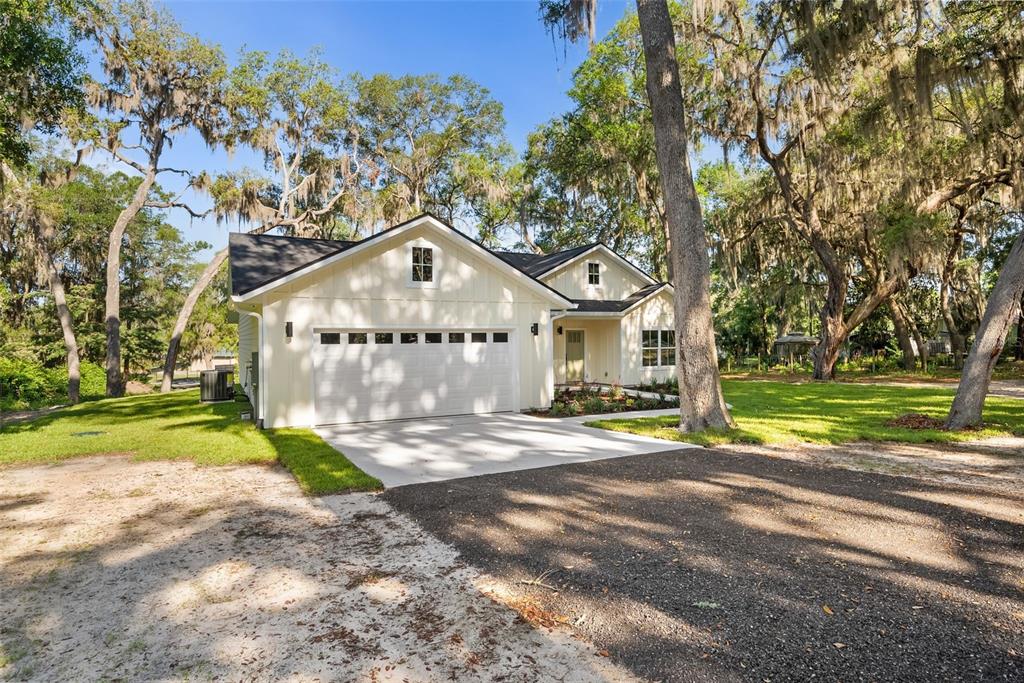 332 Southeast 3rd Avenue Melrose, FL 32666 - Photo 35 of 36 a front view of a house with a yard and garage