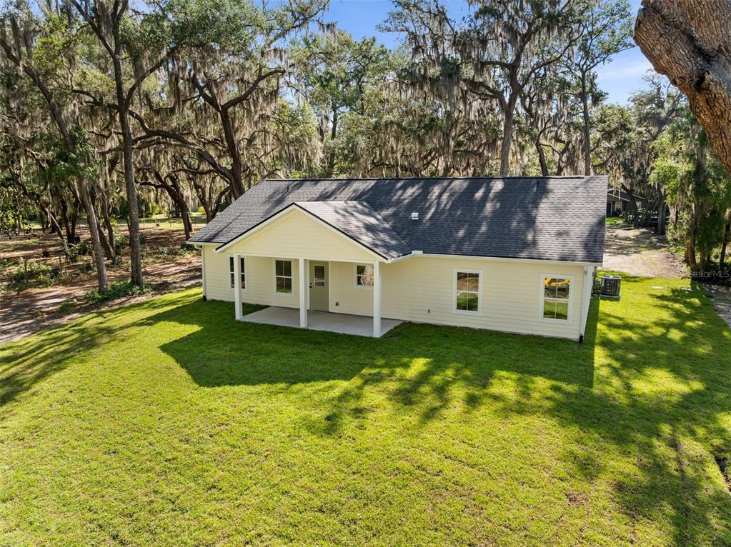 332 Southeast 3rd Avenue Melrose, FL 32666 - Photo 4 of 36