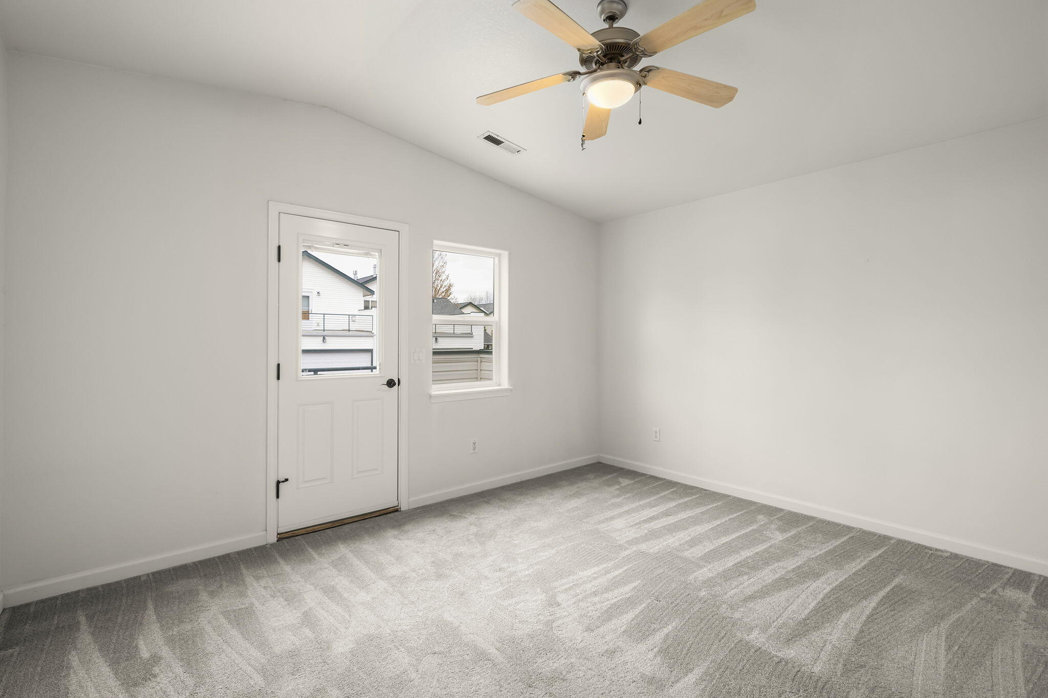 438 Northwest 19th Street, Unit 60 Redmond, OR 97756 - Photo 17 of 32